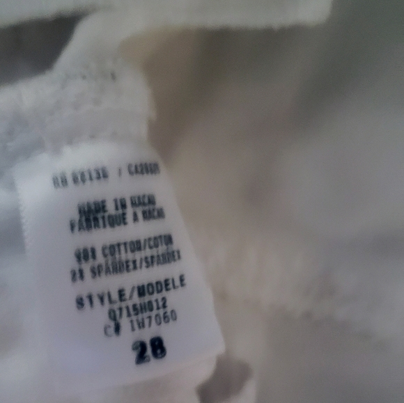 Super Cute Guess White Jeans with Ankle Zippers Size 28 Great Condition - Picture 2 of 7